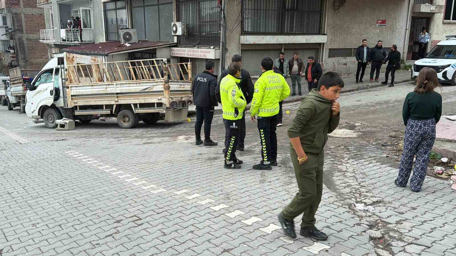 edremitte alacak verecek kavgasi kanli bitti 2 yarali 2 imTlGwER