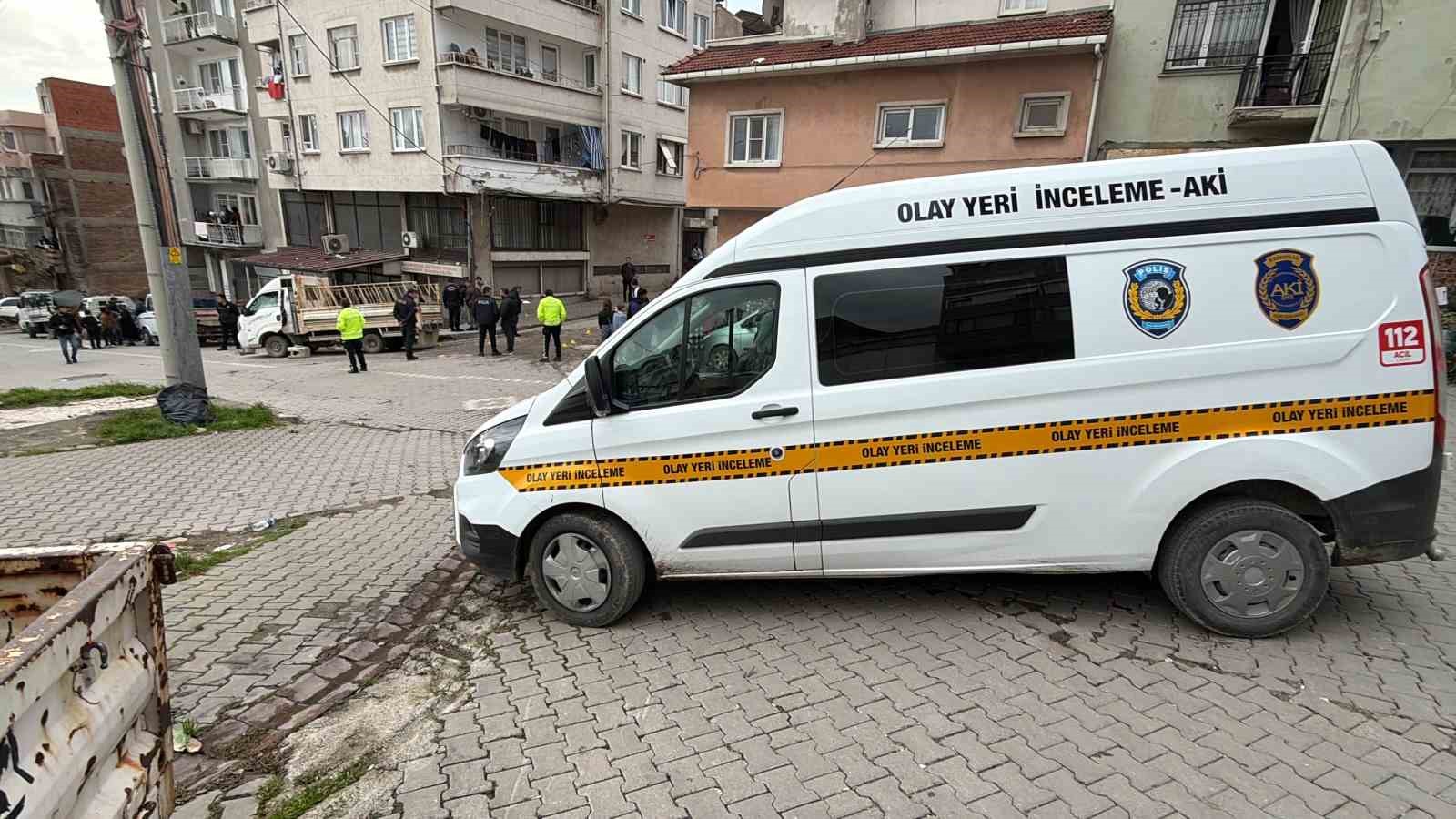 edremitte alacak verecek kavgasi kanli bitti 2 yarali 4 S8F3lYyA