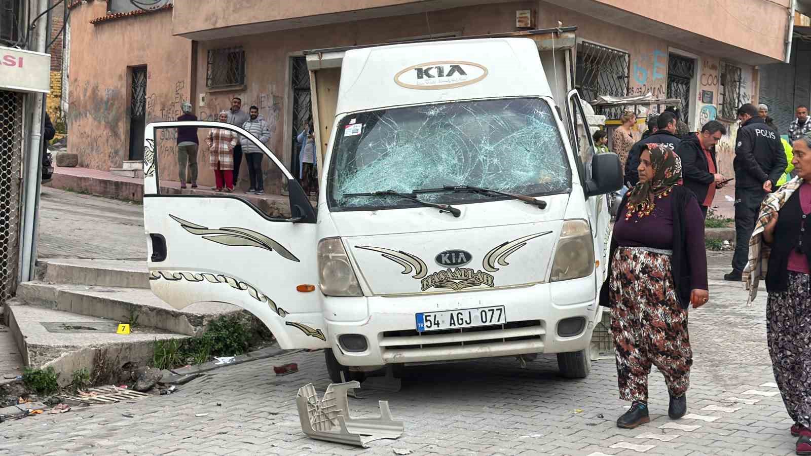 edremitte alacak verecek kavgasi kanli bitti 2 yarali 5 bDg22uOH