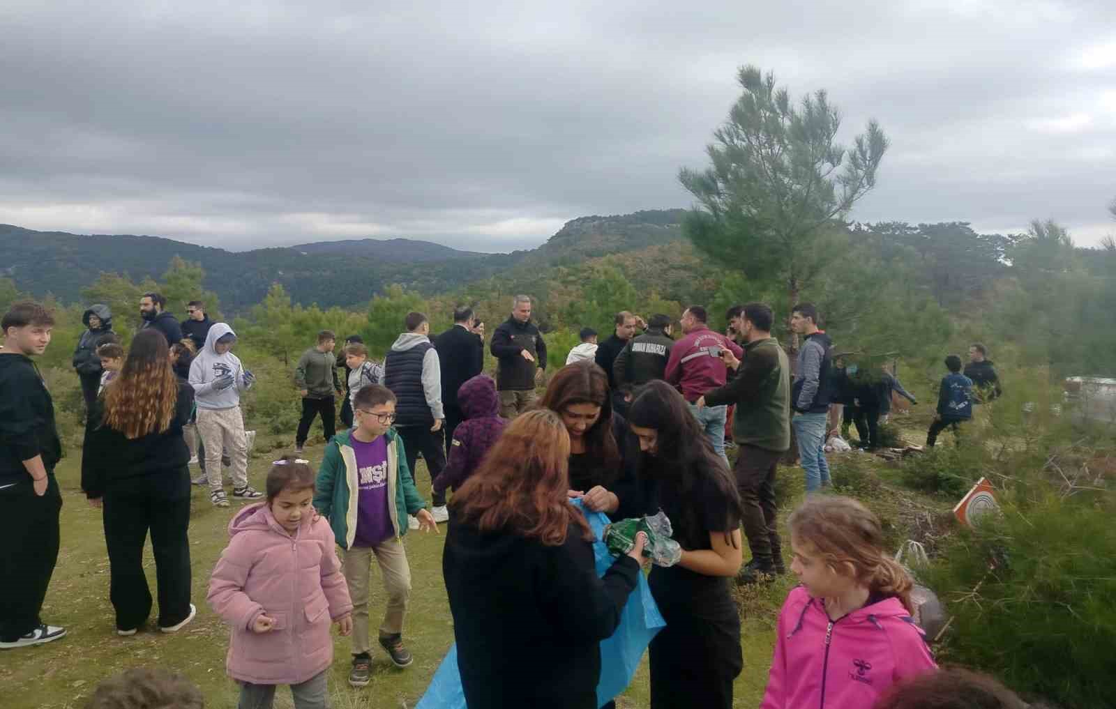 edremitte c 130 kazasi sehitleri icin fidanlar dikildi 1
