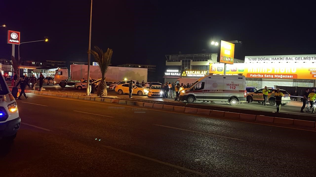 edremitte dehset gasp ettigi aracla 2 kisiyi oldurdu 2si polis 5 kisiyi yaraladi meyyit 5iErfYyn
