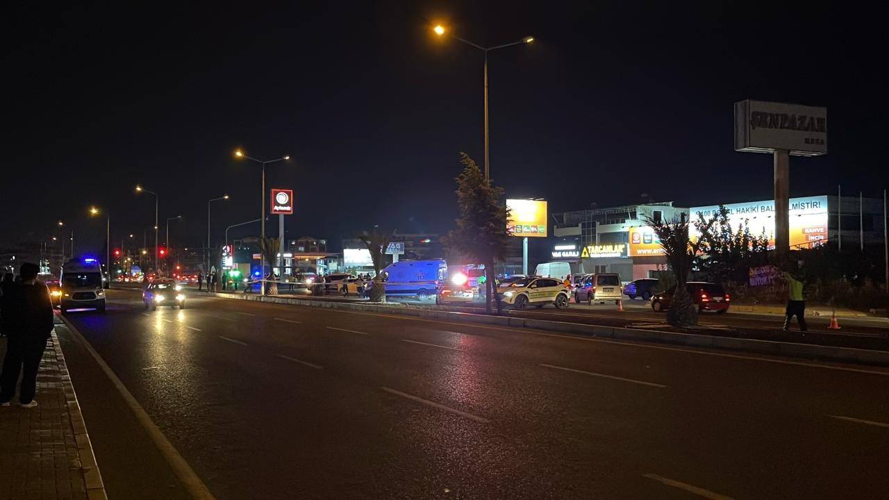 edremitte dehset gasp ettigi aracla 2 kisiyi oldurdu 2si polis 5 kisiyi yaraladi meyyit BVI8it9W