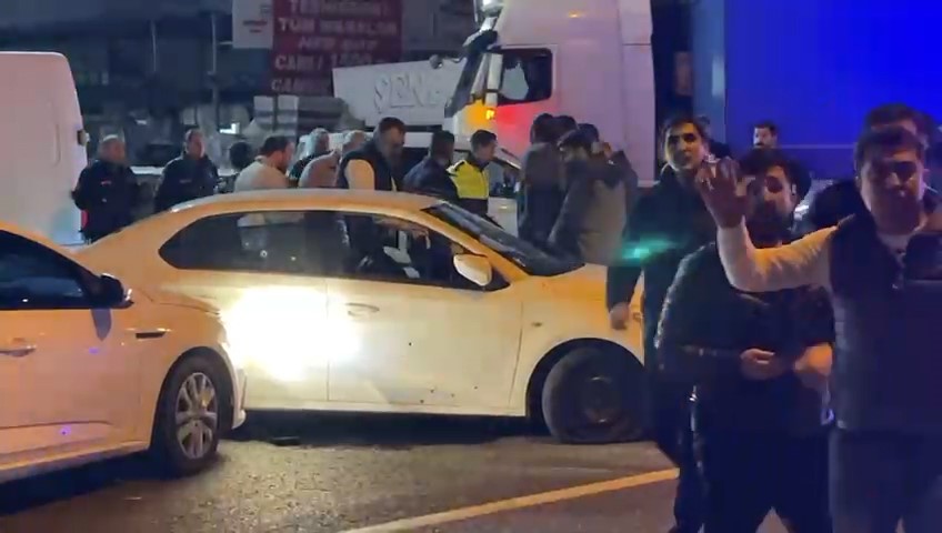 edremitte dehset gasp ettigi aracla 2 kisiyi oldurdu 2si polis 5 kisiyi yaraladi meyyit JP5Cdq85