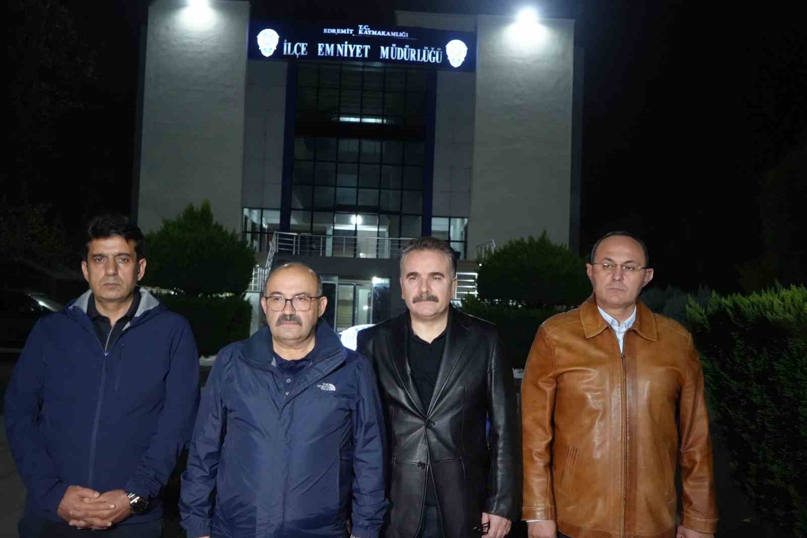 Edremit’te dehşet: gasp ettiği araçla 2 kişiyi öldürdü, 2’si polis 5 kişiyi yaraladı, ölü olarak ele geçirildi 15 edremitte dehset gasp ettigi aracla 2 kisiyi oldurdu 2si polis 5 kisiyi yaraladi olu 8M3kcybz