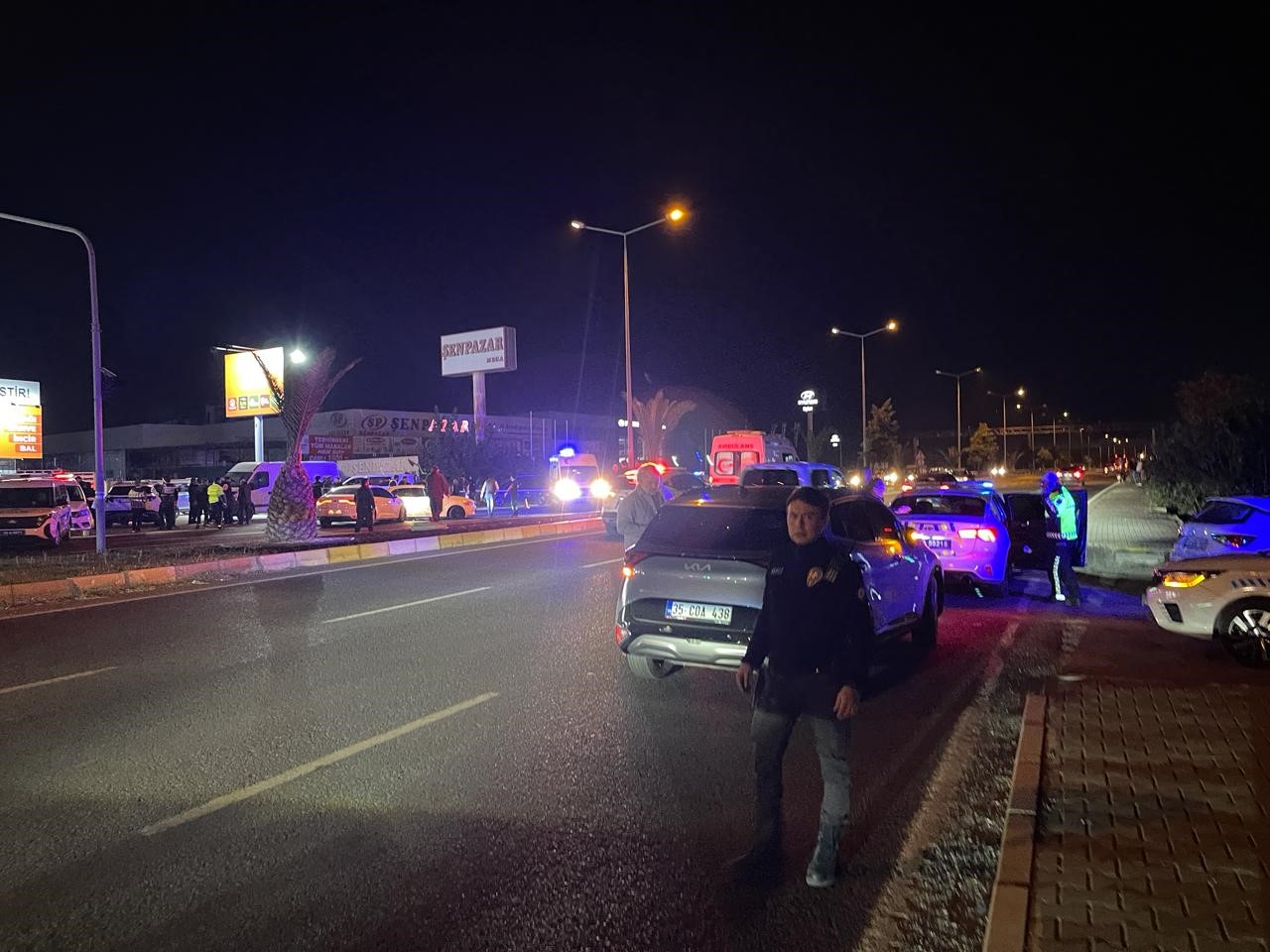 Edremit’te dehşet: gasp ettiği araçla 2 kişiyi öldürdü, 2’si polis 5 kişiyi yaraladı, ölü olarak ele geçirildi 11 edremitte dehset gasp ettigi aracla 2 kisiyi oldurdu 2si polis 5 kisiyi yaraladi olu QrPSYvsB