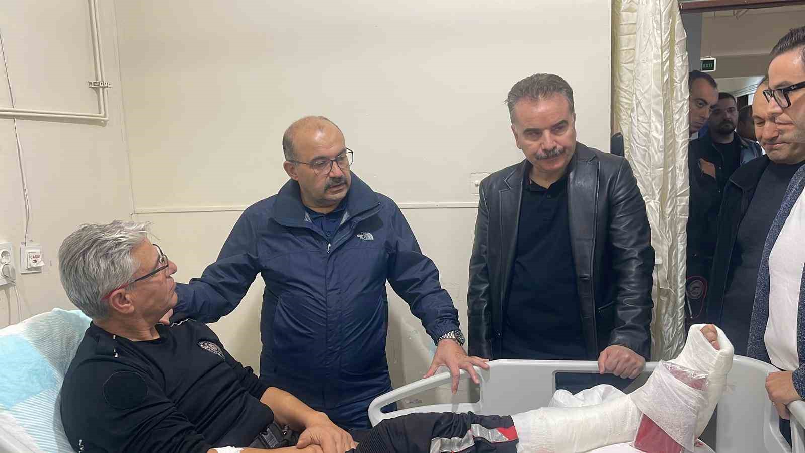 Edremit’te dehşet: gasp ettiği araçla 2 kişiyi öldürdü, 2’si polis 5 kişiyi yaraladı, ölü olarak ele geçirildi 8 edremitte dehset gasp ettigi aracla 2 kisiyi oldurdu 2si polis 5 kisiyi yaraladi olu