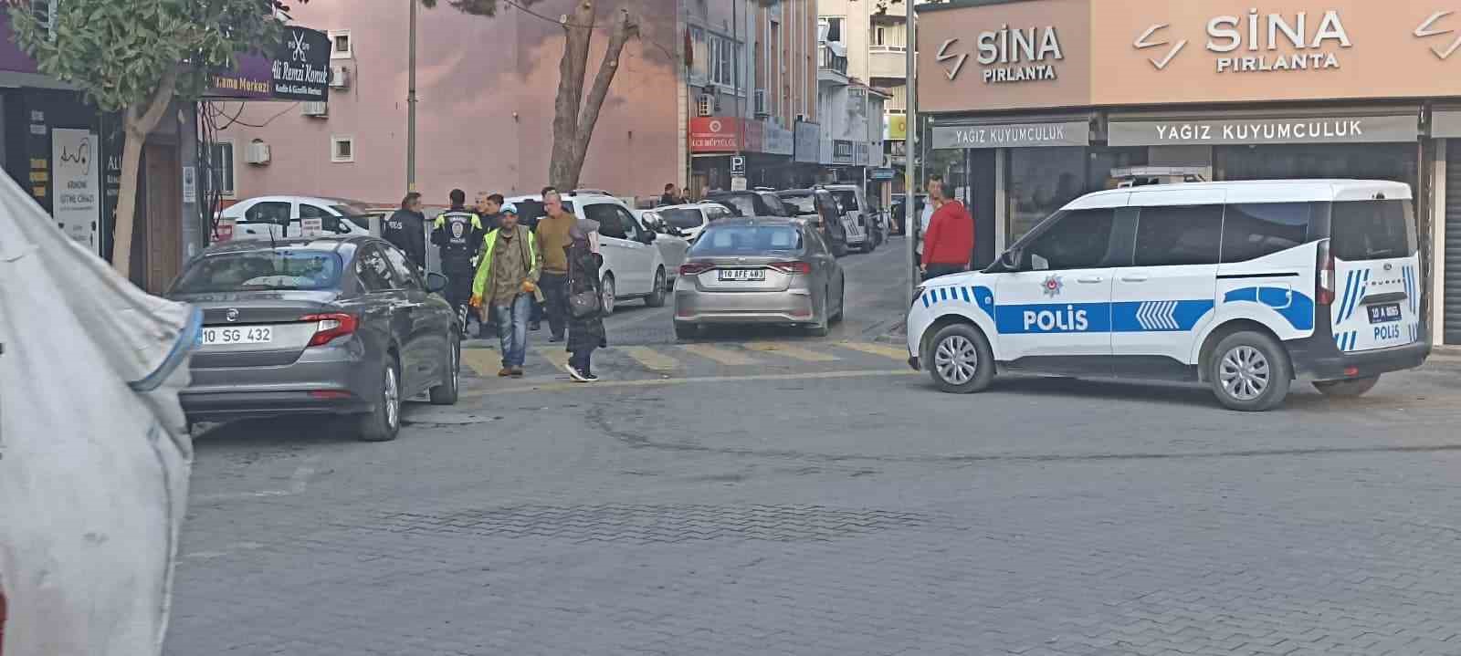 edremitte esnafa silahli saldiri ani kamerada 1 uVwgUlTM