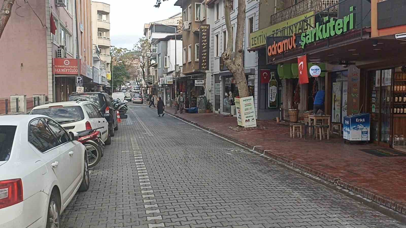edremitte esnafa silahli saldiri ani kamerada 3 lCFdYEOO