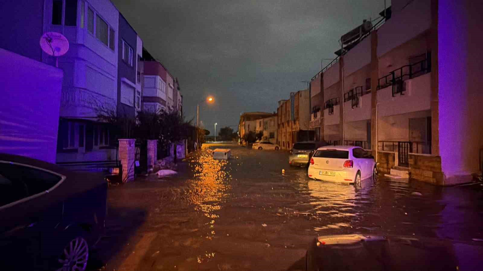 edremitte firtinada deniz ve kara adeta birlesti 2 pPtC4eE2