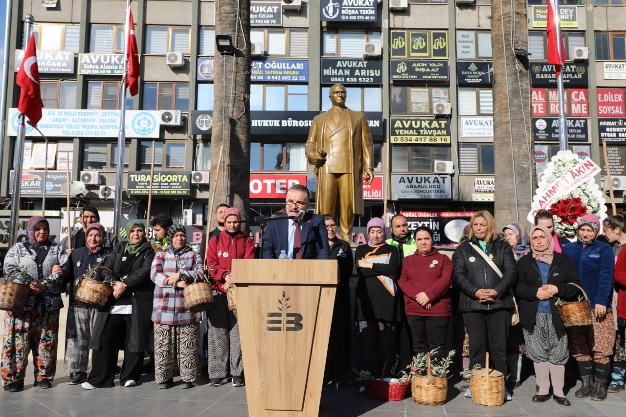 Edremit’te "Geleneksel Zeytin Hasat Sonu Meci Şenliği" coşkuyla başladı 6 edremitte geleneksel zeytin hasat sonu meci senligi coskuyla basladi 2 Ub9y7IBK