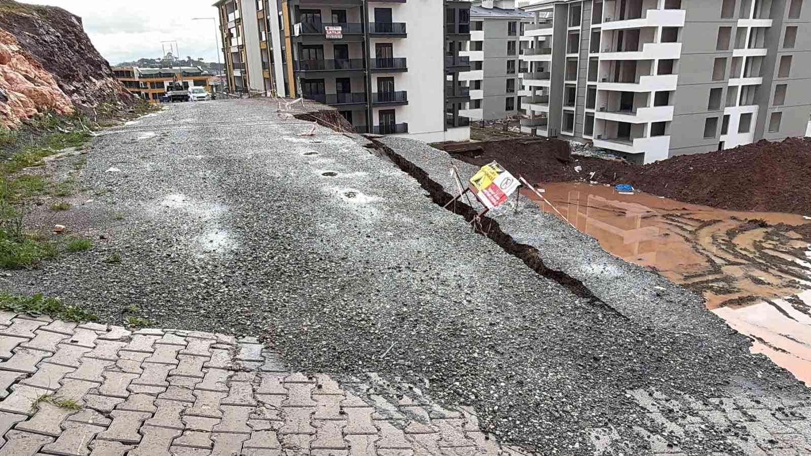 edremitte insaat alaninda toprak kaymasi 3