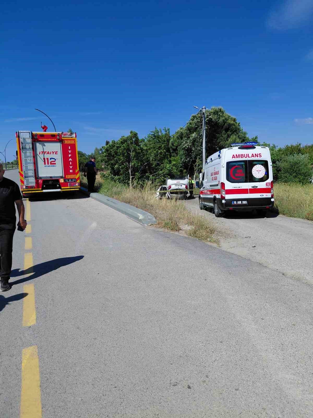 edremitte kontrolden cikan otomobil savruldu 1 olu 3 yarali 0 fkkOlnyu