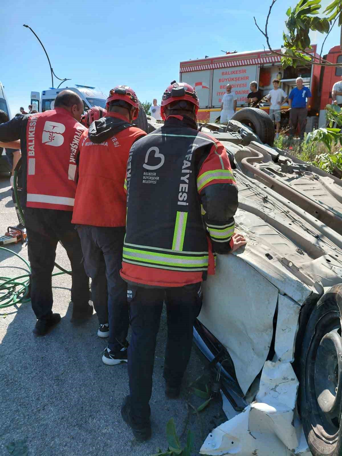 edremitte kontrolden cikan otomobil savruldu 1 olu 3 yarali 1