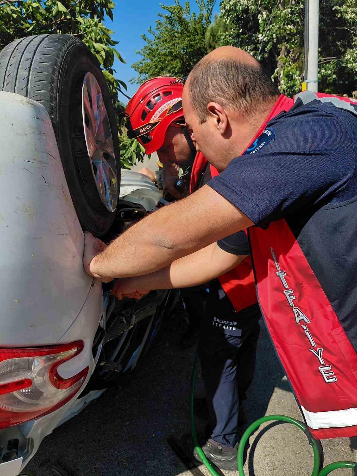 edremitte kontrolden cikan otomobil savruldu 1 olu 3 yarali 2 IYuMNjha