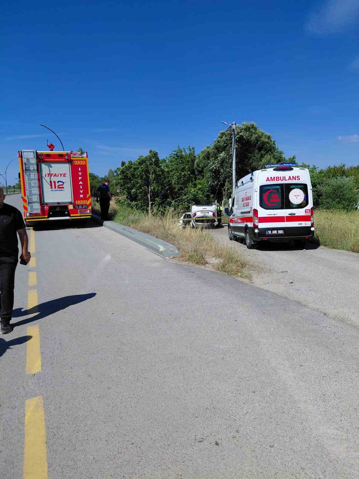 edremitte kontrolden cikan otomobil savruldu 1 olu 3 yarali 4