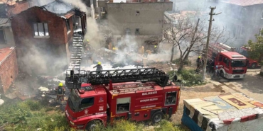 edremitte-korkutan-cop-ev-yangini-WbL9EK5T.jpg