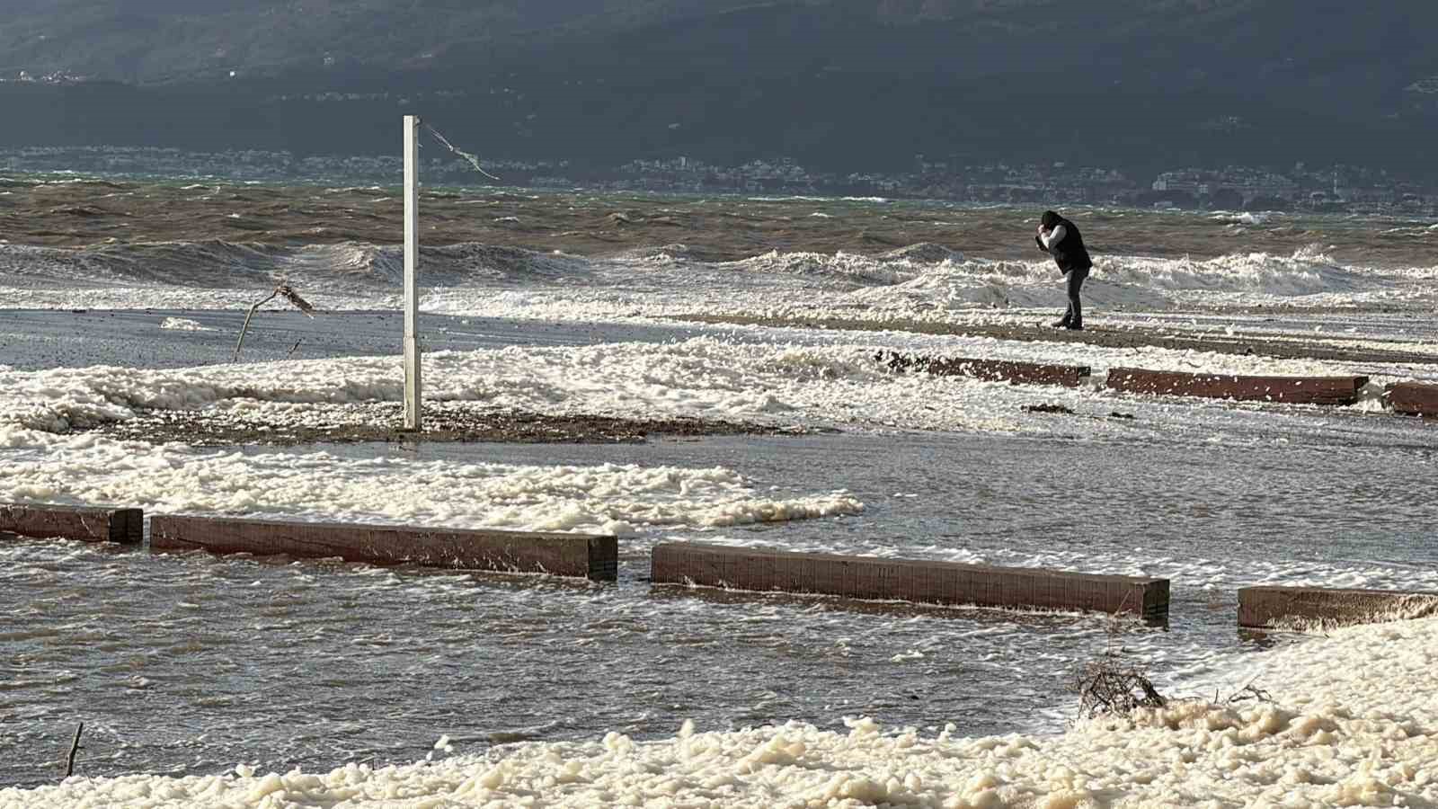 edremitte lodos sahili kopukle kapladi 7 lcnSedPc