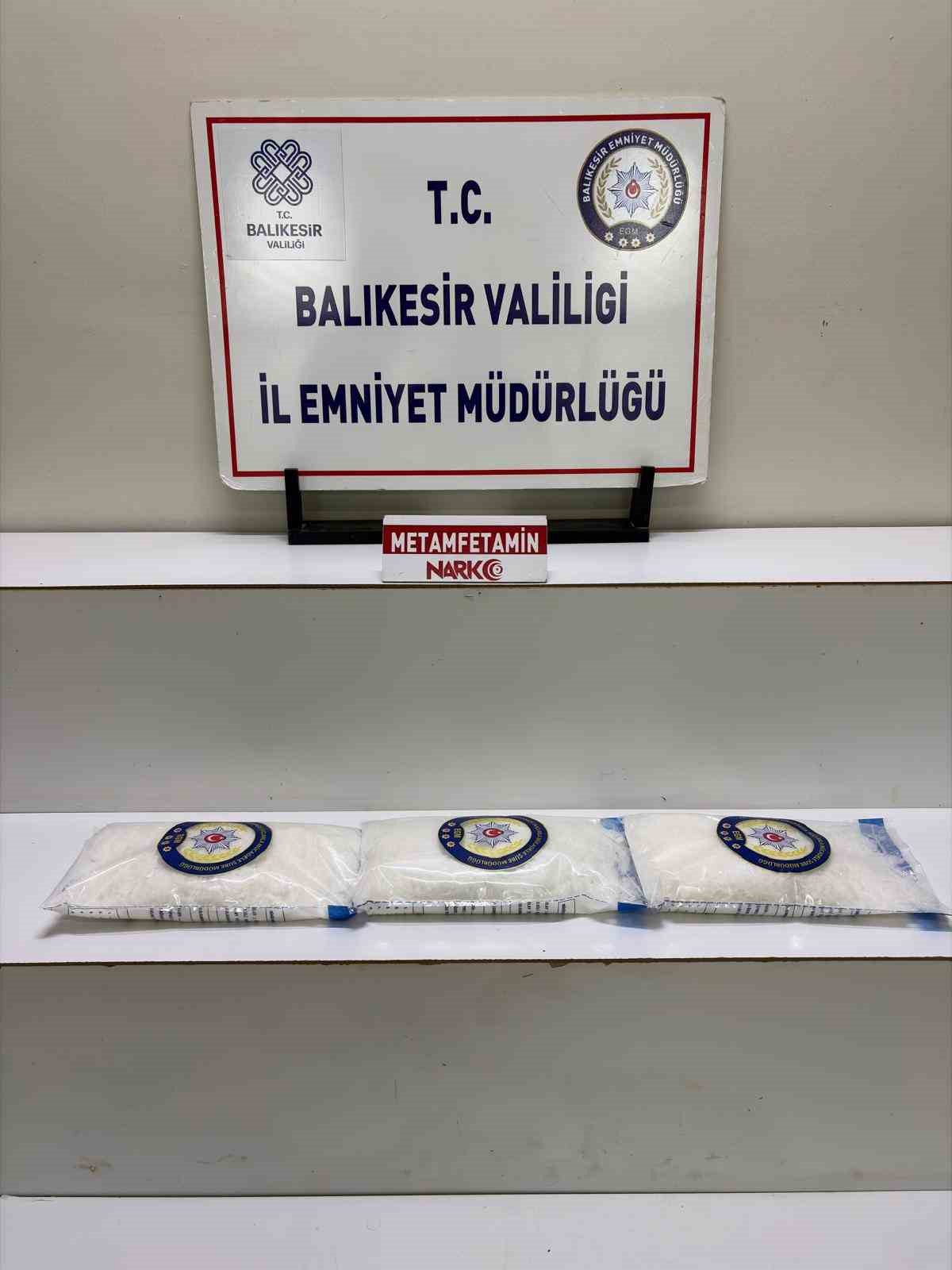 edremitte narkotik operasyonlarinda 7 kisi tutuklandi 0 2YMMtWFZ