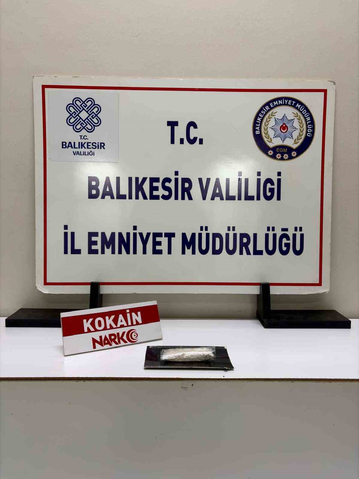edremitte narkotik operasyonlarinda 7 kisi tutuklandi 1 fhMeDunE