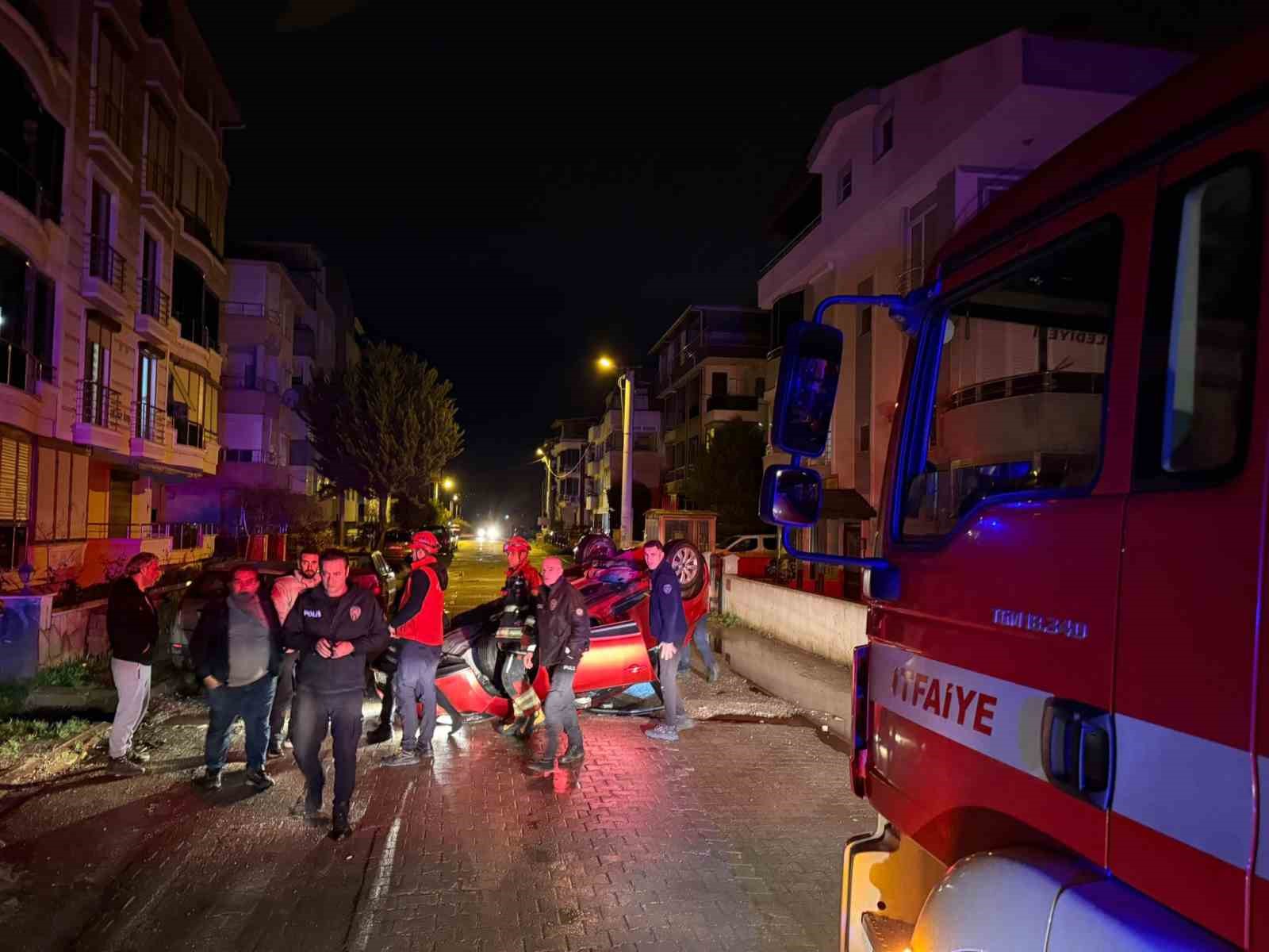 edremitte park halindeki araca carpan otomobil takla atti 0 7ZRTE2vp