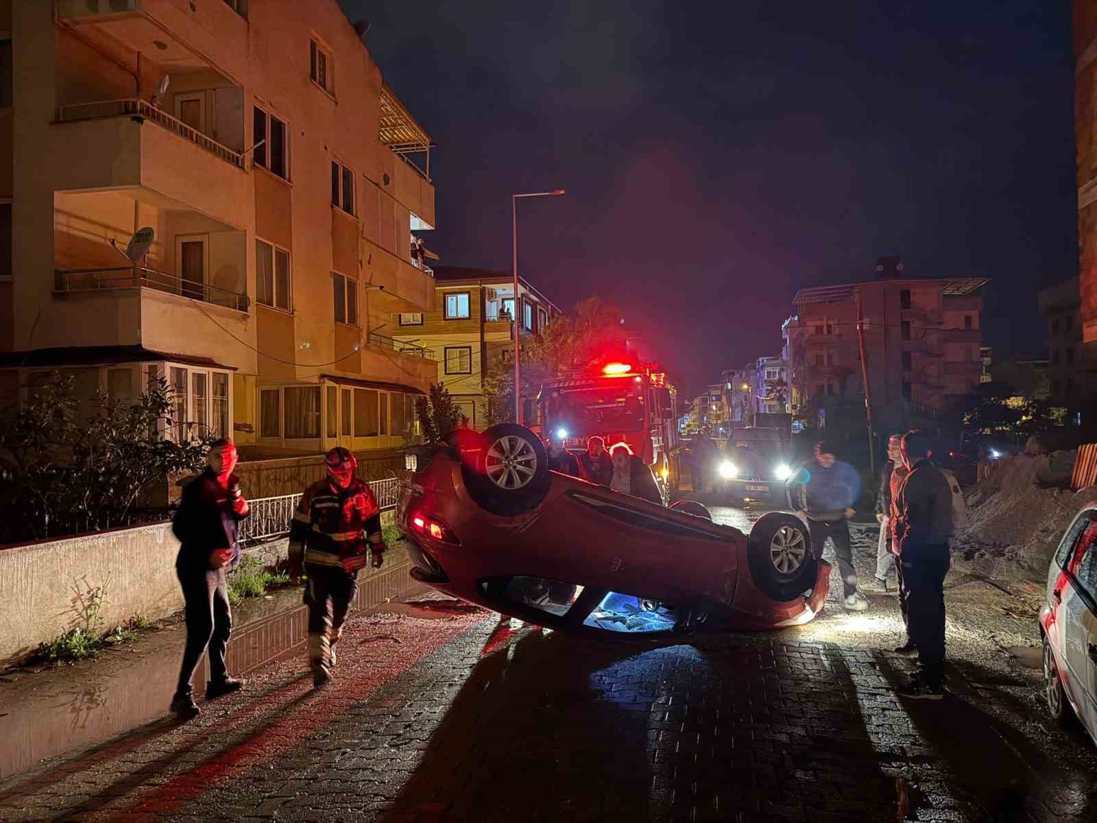 edremitte park halindeki araca carpan otomobil takla atti 1 nAd1BURv