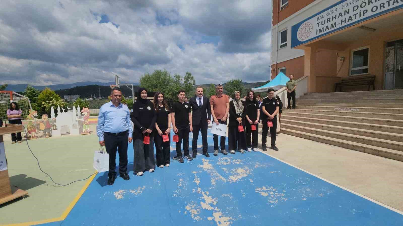 edremitte vakti kusanmak sergisi acildi 1 BKq1aKk1