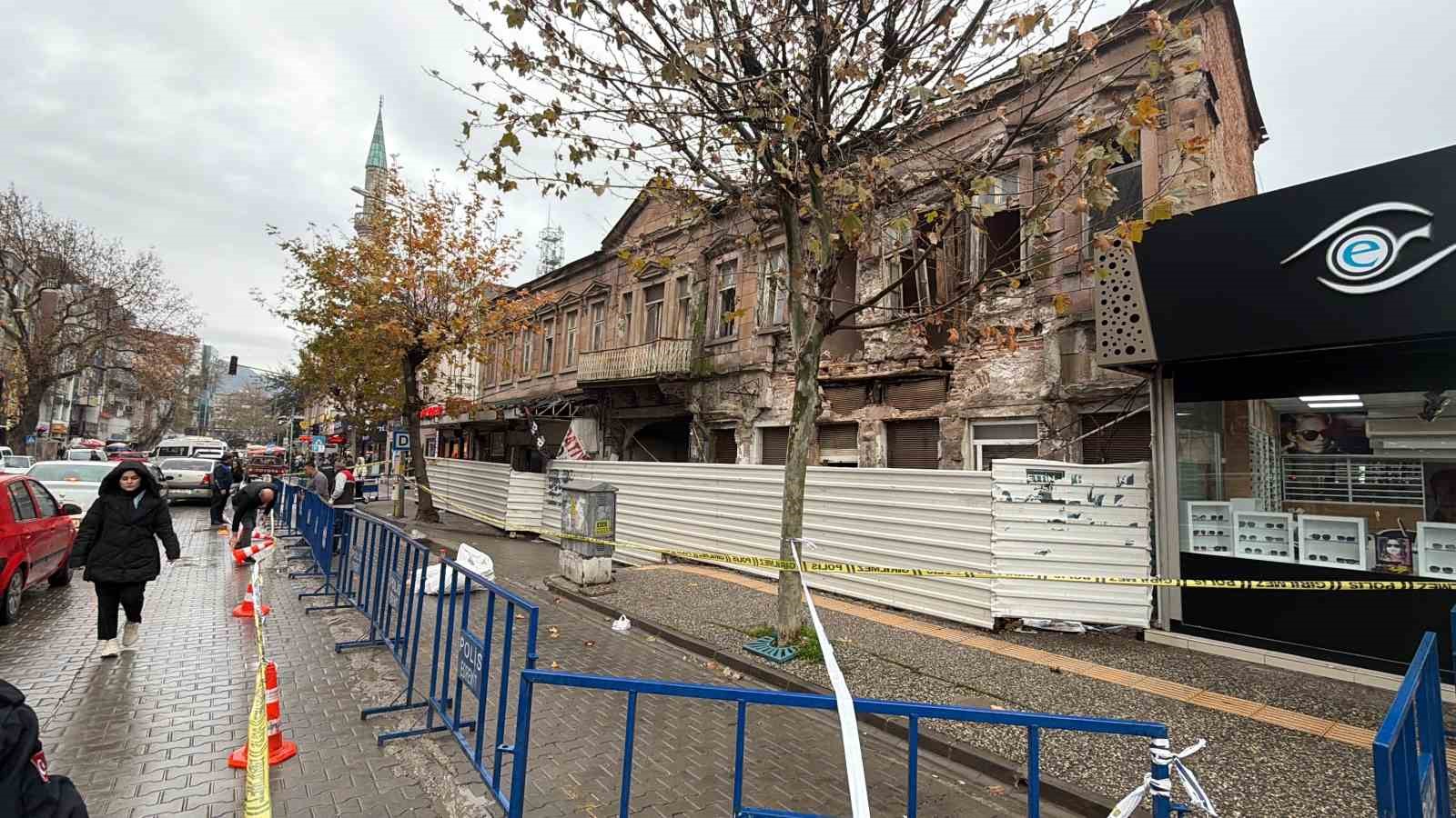 edremitteki tarihi bina yagislara dayanamadi 0 GO8ts3p5