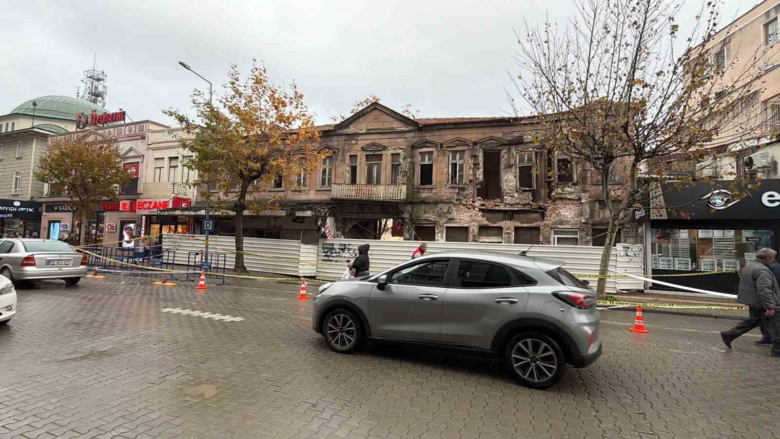 edremitteki tarihi bina yagislara dayanamadi 1 bIdZIZw7