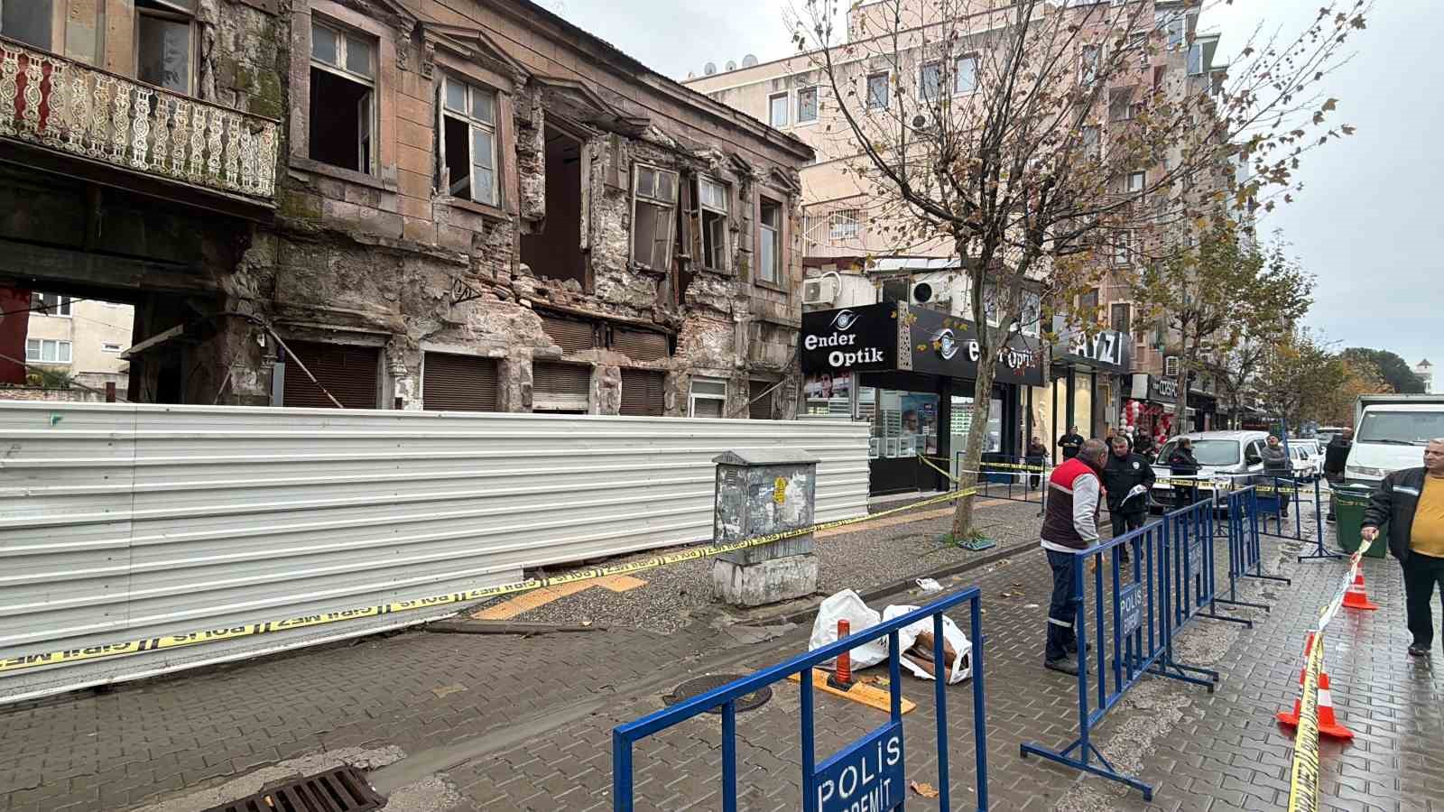 edremitteki tarihi bina yagislara dayanamadi 3 LXOCJeMr