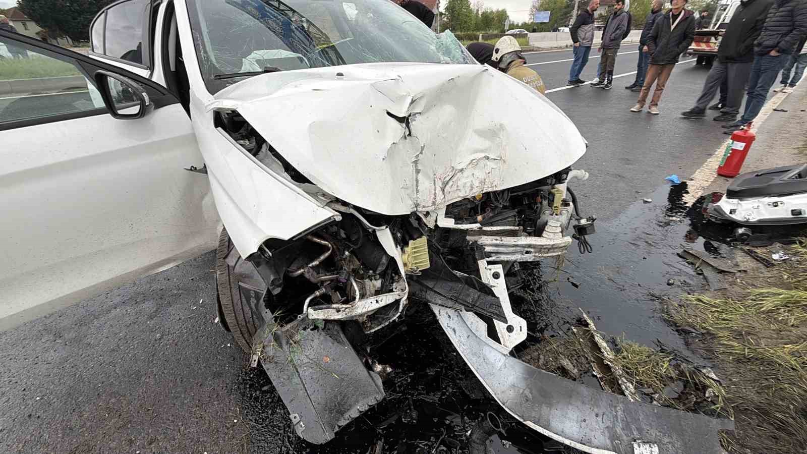 EDS tabelasına çarpan otomobilin sürücüsünü itfaiye kurtardı 8 eds tabelasina carpan otomobilin surucusunu itfaiye kurtardi 4 UjvMHKkQ