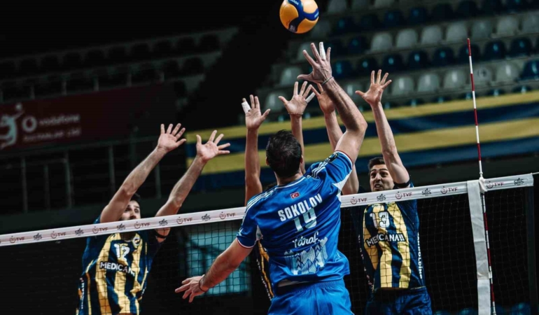 efeler-ligi-fenerbahce-medicana-0-halkbank-3-s3MVr5N6.jpg