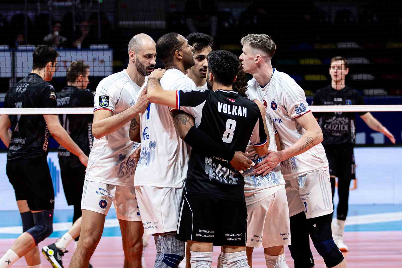 Efeler Ligi: Halkbank: 3 - Gebze Belediyespor: 0 8 efeler ligi halkbank 3 gebze belediyespor 0 4 6iCdBhci