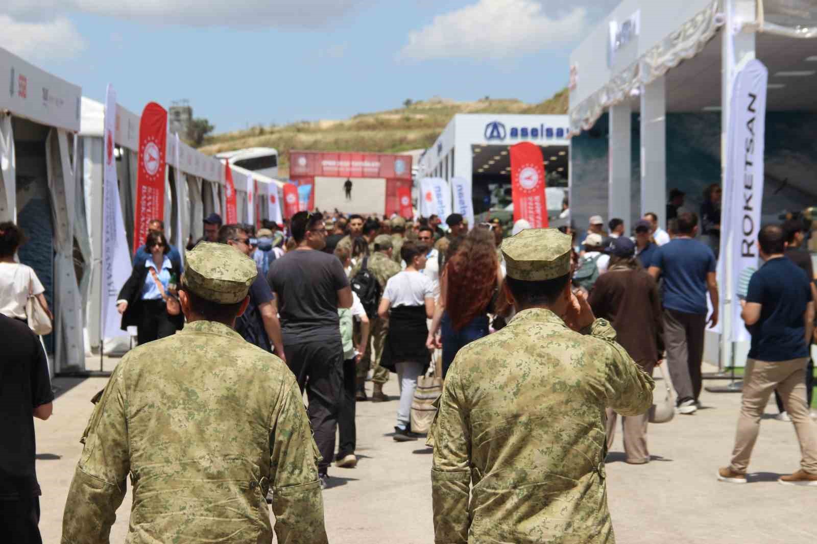 EFES 2026 Savunma Sanayi Sergisi halk günü etkinliğiyle ziyaretçilerini ağırladı 12 efes 2026 savunma sanayi sergisi halk gunu etkinligiyle ziyaretcilerini agirladi 8 f1SqJTOS