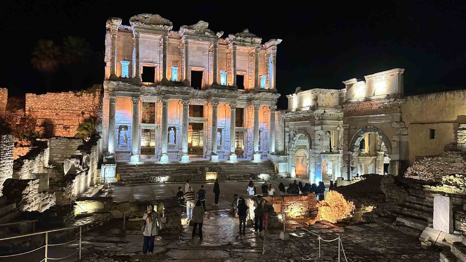efeste gece muzeciligi genclerle bulusuyor 0 KzP9YnBz