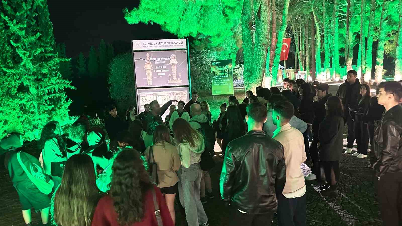 efeste gece muzeciligi genclerle bulusuyor 1 gj2bmJF2