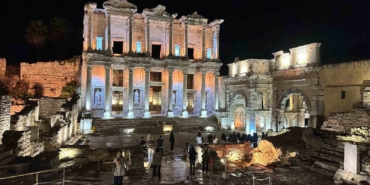 efeste-gece-muzeciligi-genclerle-bulusuyor-xqIeqi3u.jpg