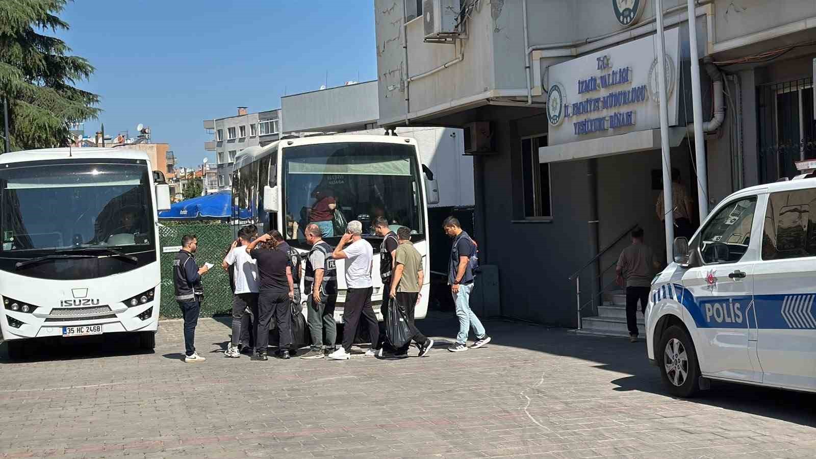 ege universitesindeki yolsuzluk operasyonunda eski dekan ve bashekim dahil 27 tutuklama 3 pttKU8fZ