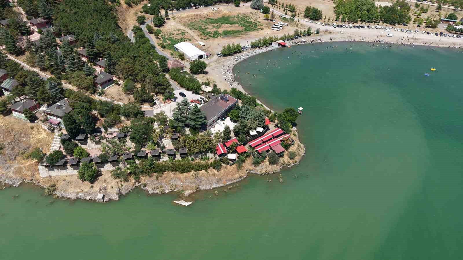 Ege ve Akdeniz sahillerini aratmayan görüntüler: Doğu’nun saklı denizi tatilcilerin akınına uğradı 5 ege ve akdeniz sahillerini aratmayan goruntuler dogunun sakli denizi tatilcilerin akinina ugradi 1