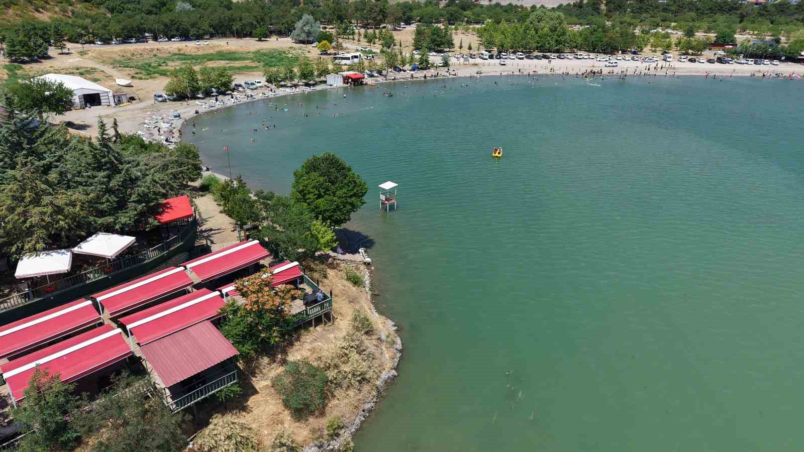 Ege ve Akdeniz sahillerini aratmayan görüntüler: Doğu’nun saklı denizi tatilcilerin akınına uğradı 6 ege ve akdeniz sahillerini aratmayan goruntuler dogunun sakli denizi tatilcilerin akinina ugradi 2 GpJFXbUy