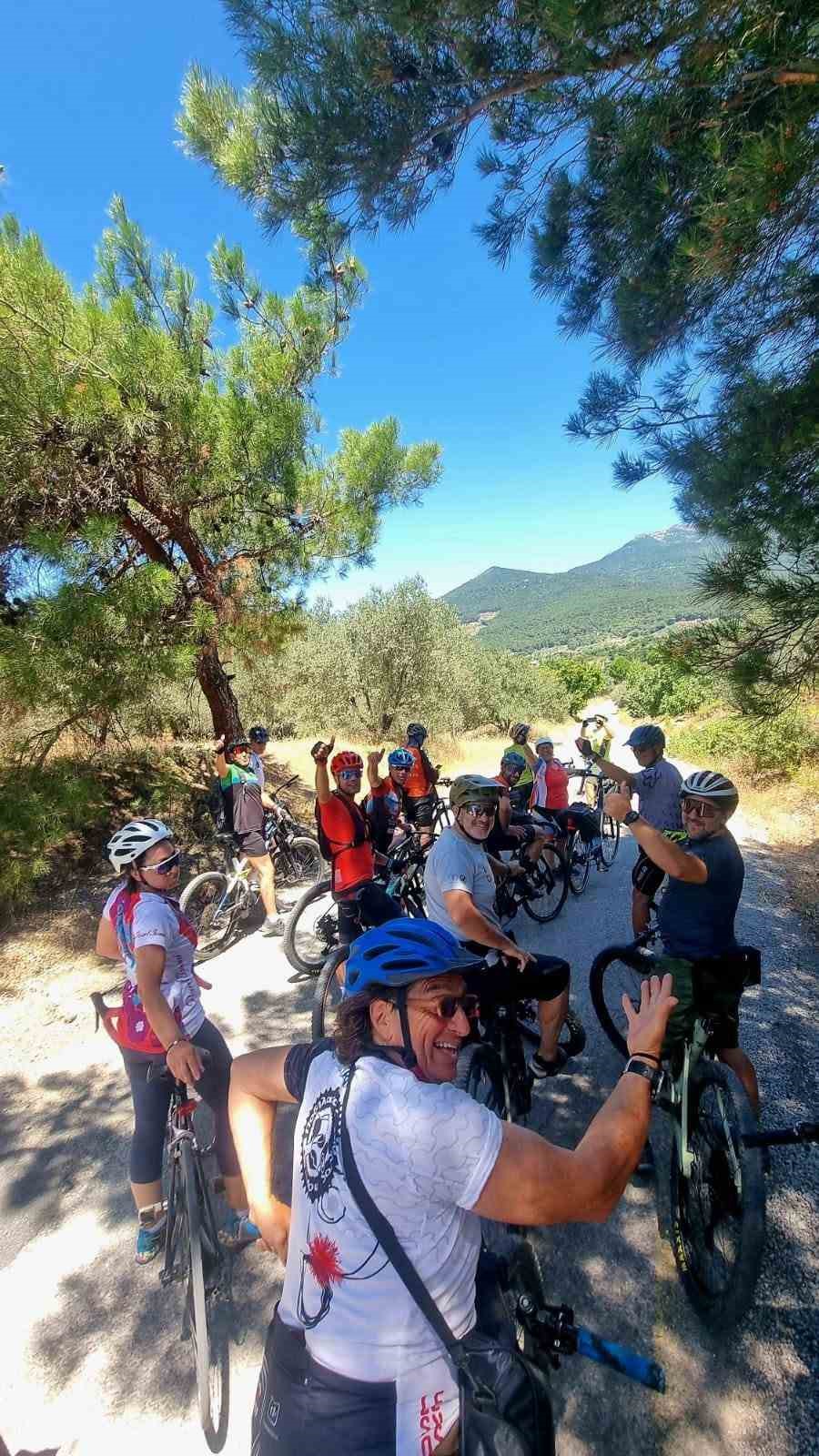 egenin iki yakasi dostluk icin pedal cevirdi 0