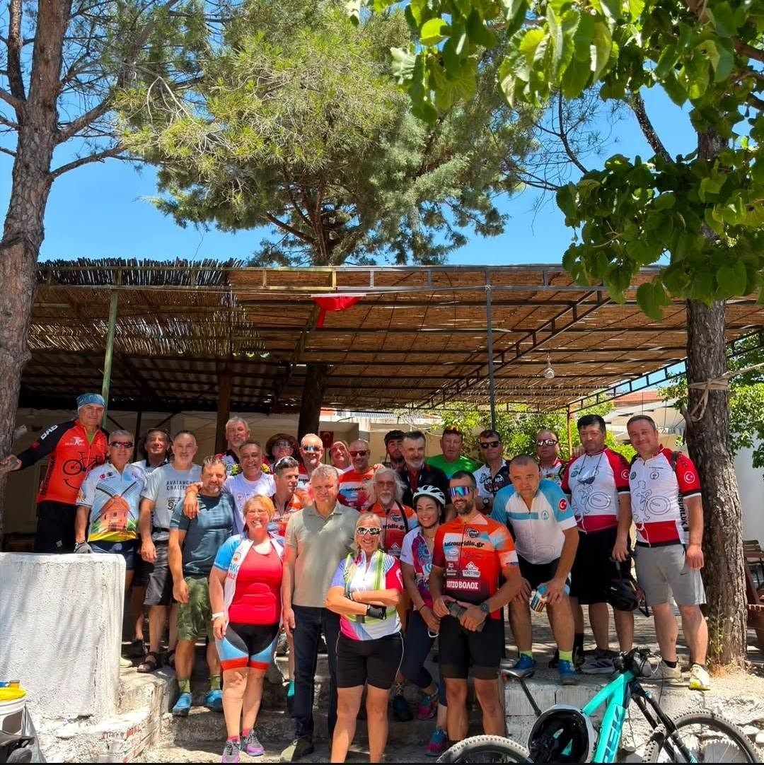 egenin iki yakasi dostluk icin pedal cevirdi 1