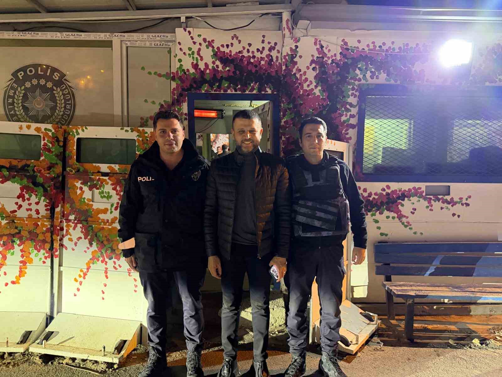Eğil Belediye Başkanı Seydoğlu, iftar sonrası kurumların personeliiyle bir araya geldi 6 egil belediye baskani seydoglu iftar sonrasi kurumlarin personeliiyle bir araya geldi 2 439gBlII
