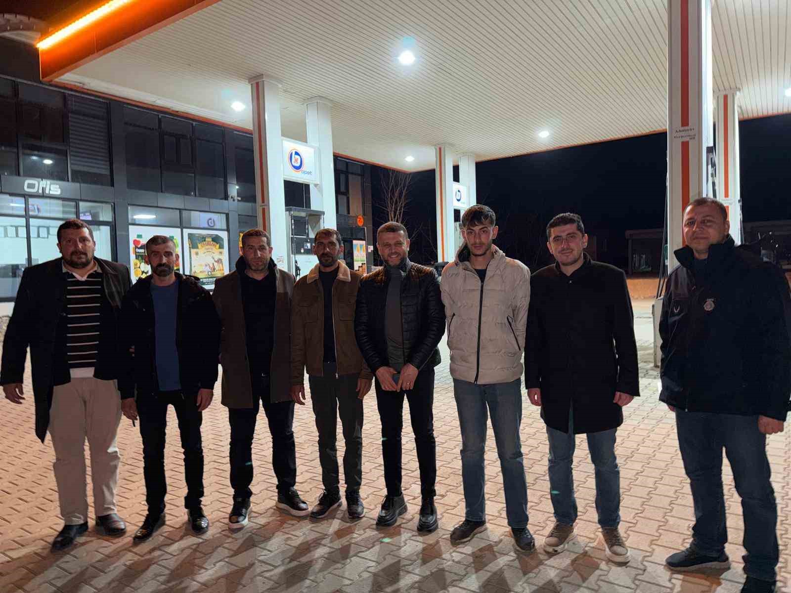 Eğil Belediye Başkanı Seydoğlu, iftar sonrası kurumların personeliiyle bir araya geldi 8 egil belediye baskani seydoglu iftar sonrasi kurumlarin personeliiyle bir araya geldi 4