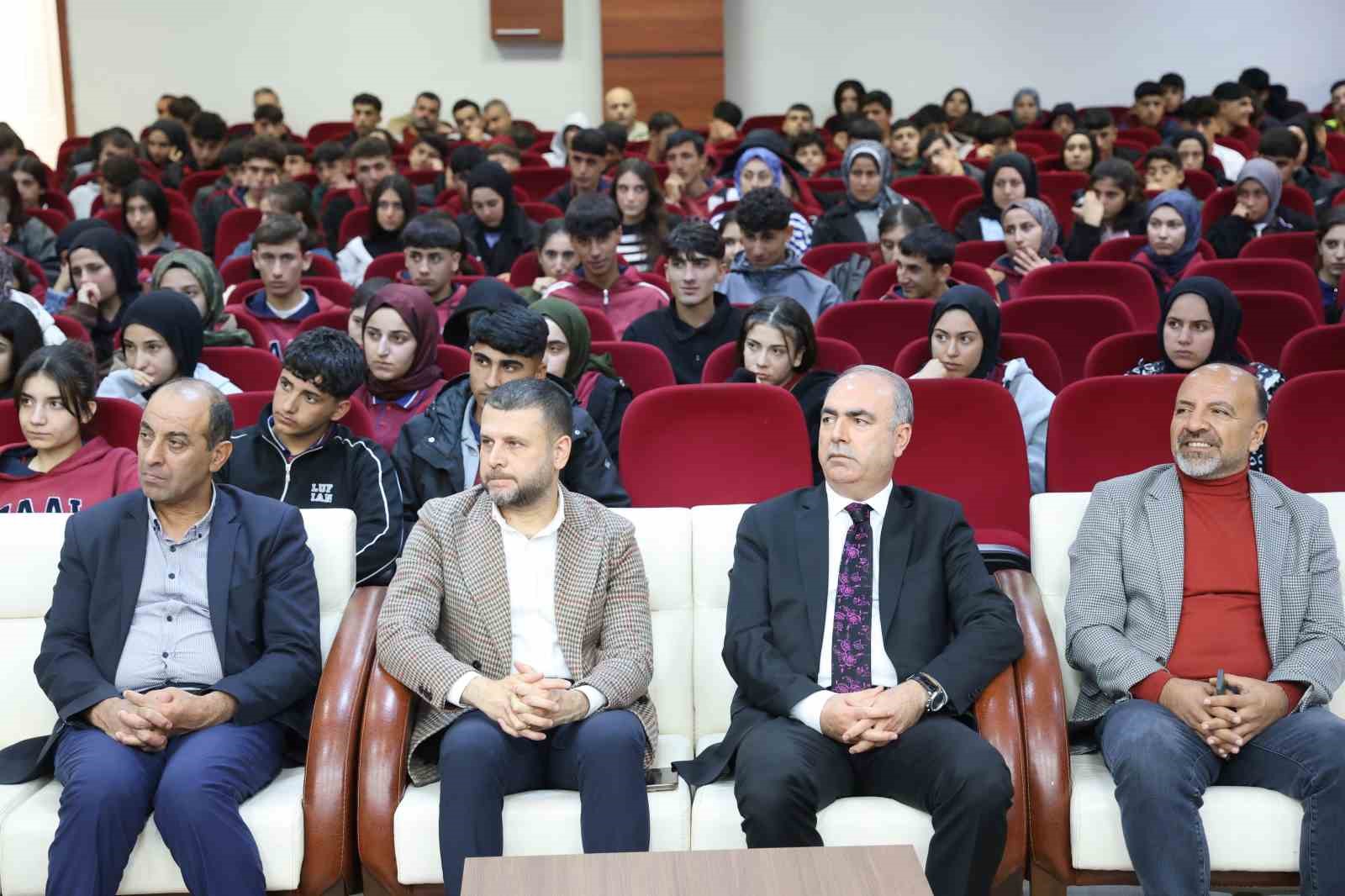egil belediyesi lise ogrencilerine etkili sinav hazirliklari konferansi verdi 2 JJUZLgFv