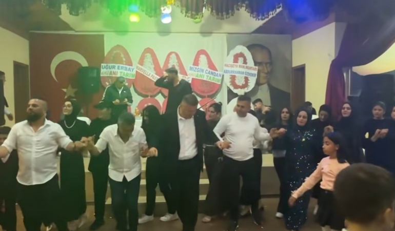 egirdir-belediye-baskani-ozerin-halay-paylasimi-sosyal-medyada-gundem-oldu-ZBY2LBMN.jpg