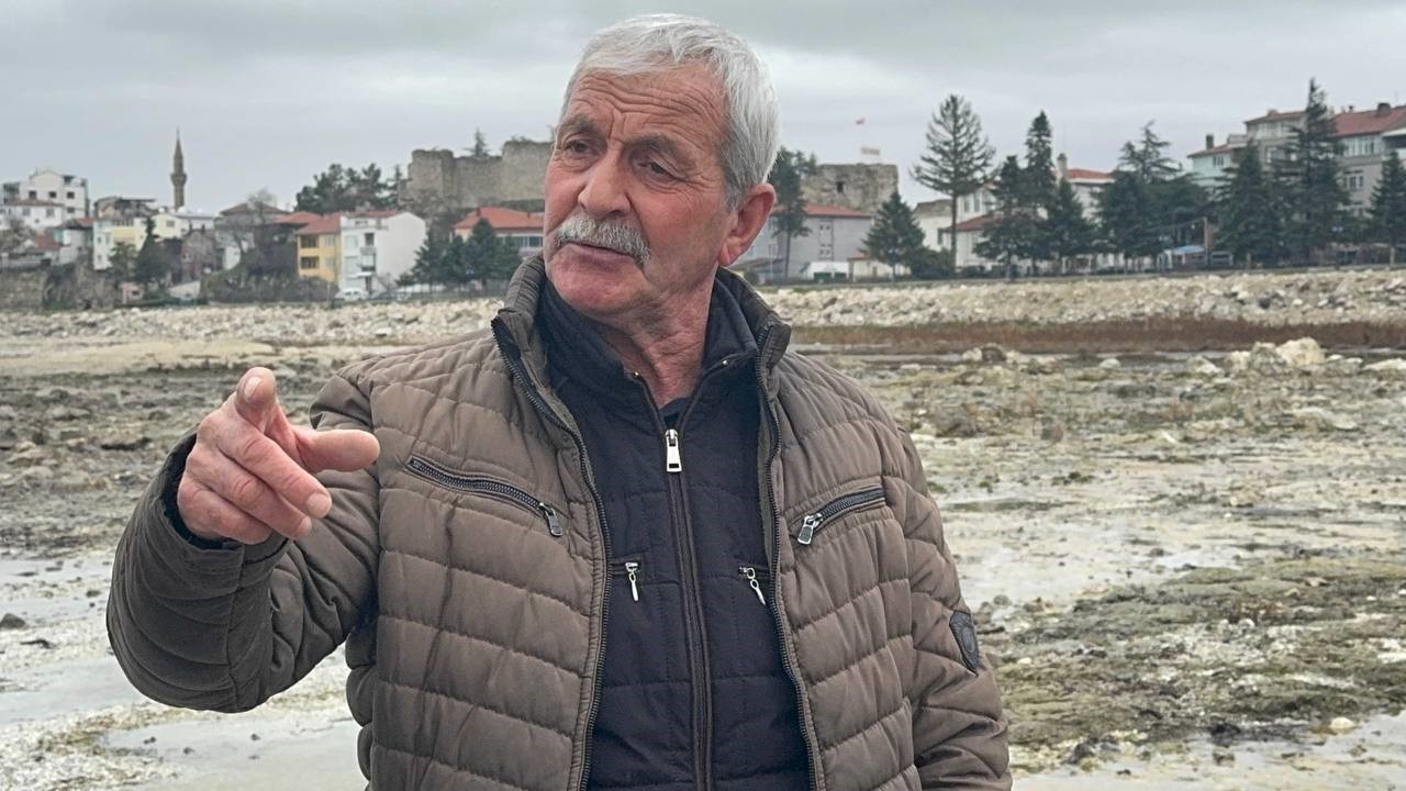 egirdir golu kiyisinda bulunan kemiklerin hayvana ait oldugu degerlendiriliyor 2 4fUfs69i