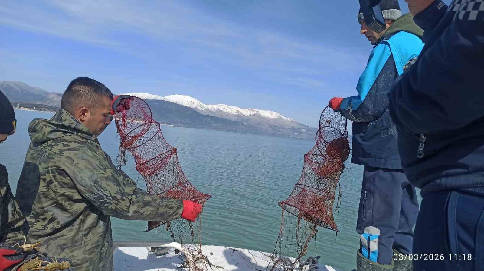 egirdir golunde kacak pinterlere el konuldu kerevitler gole birakildi 1