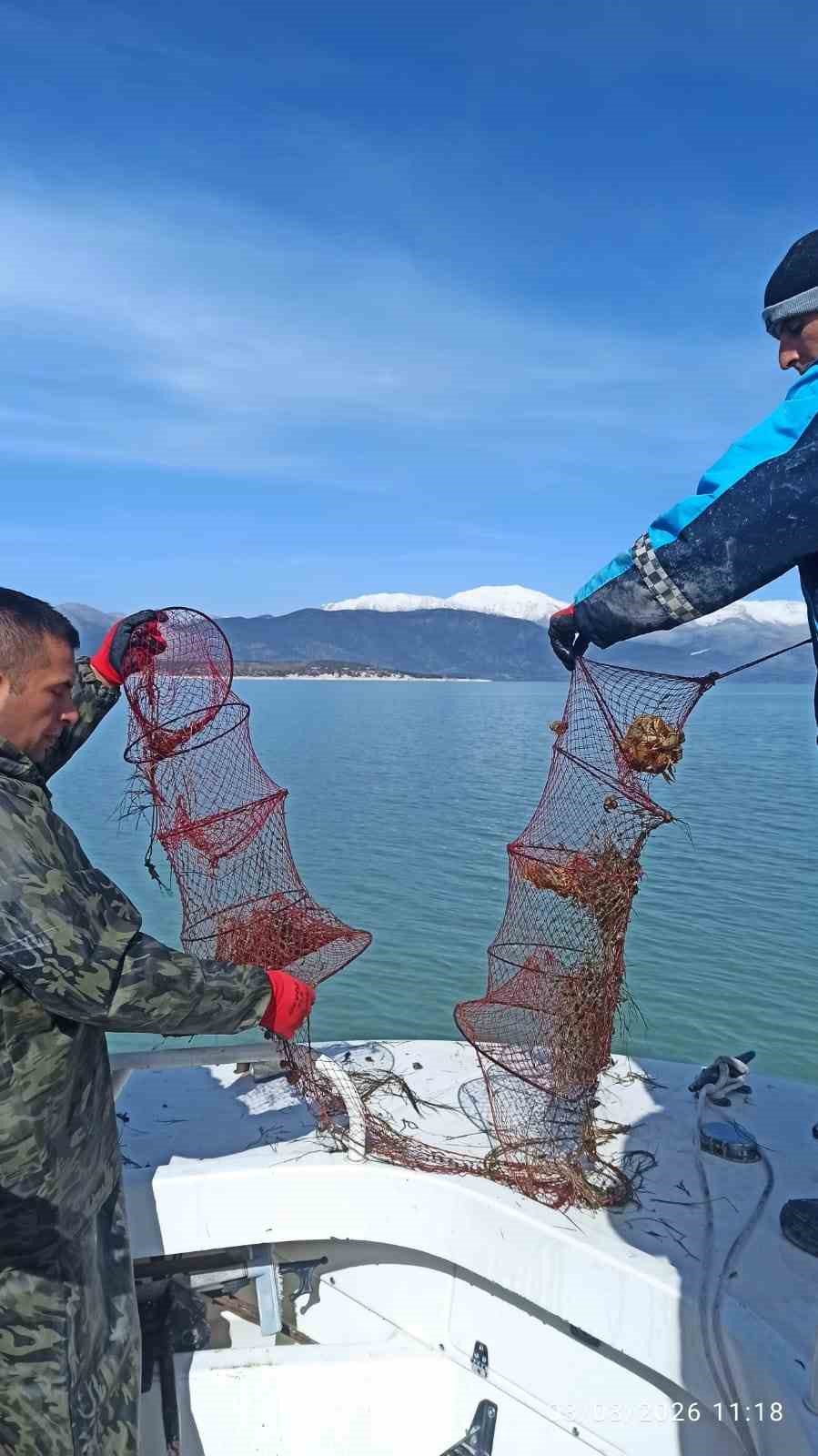 egirdir golunde kacak pinterlere el konuldu kerevitler gole birakildi 4 tzKqHh18