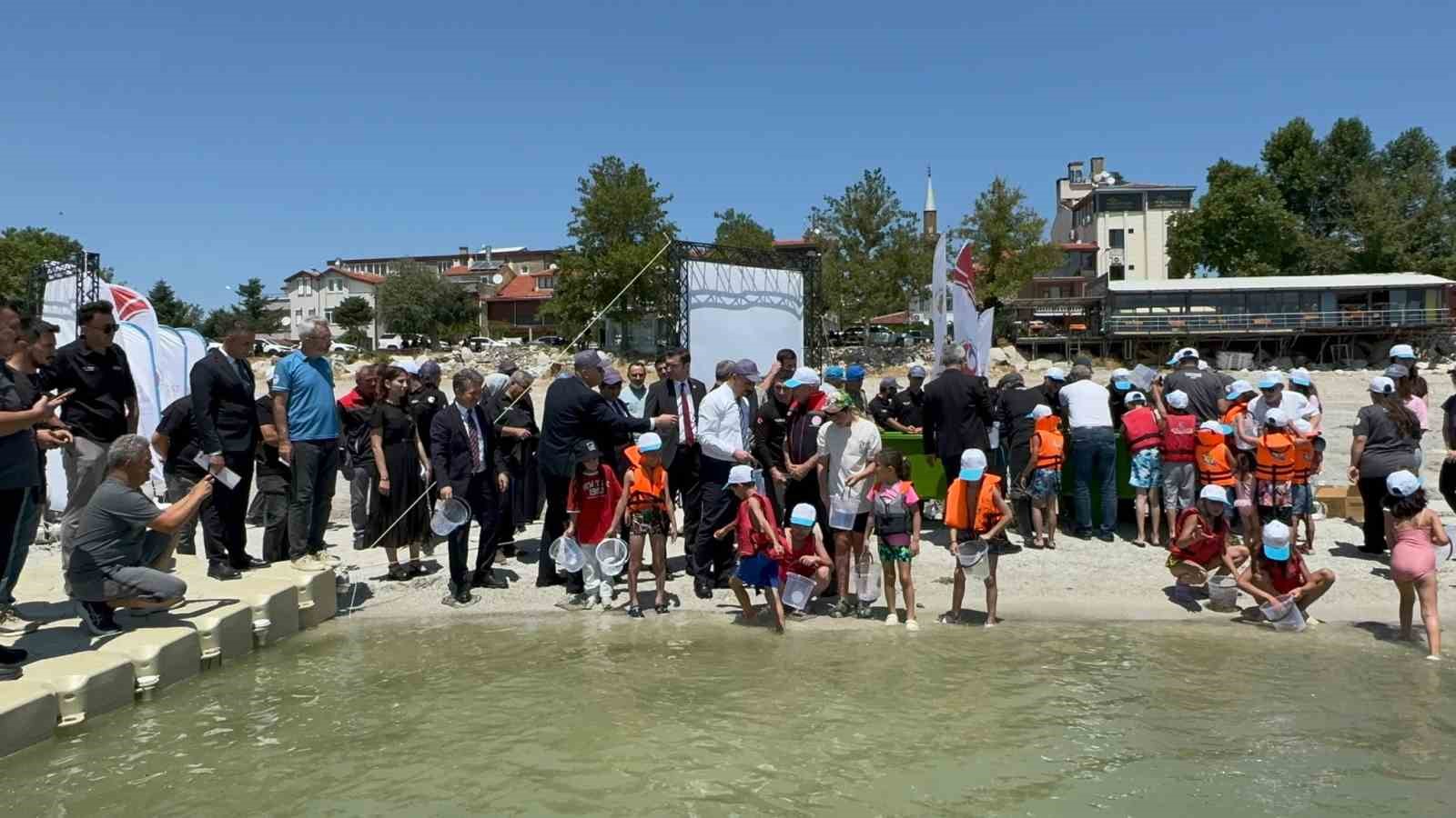 egirdir golune 100 bin pullu sazan yavrusu birakildi 1 wPig5Aqv