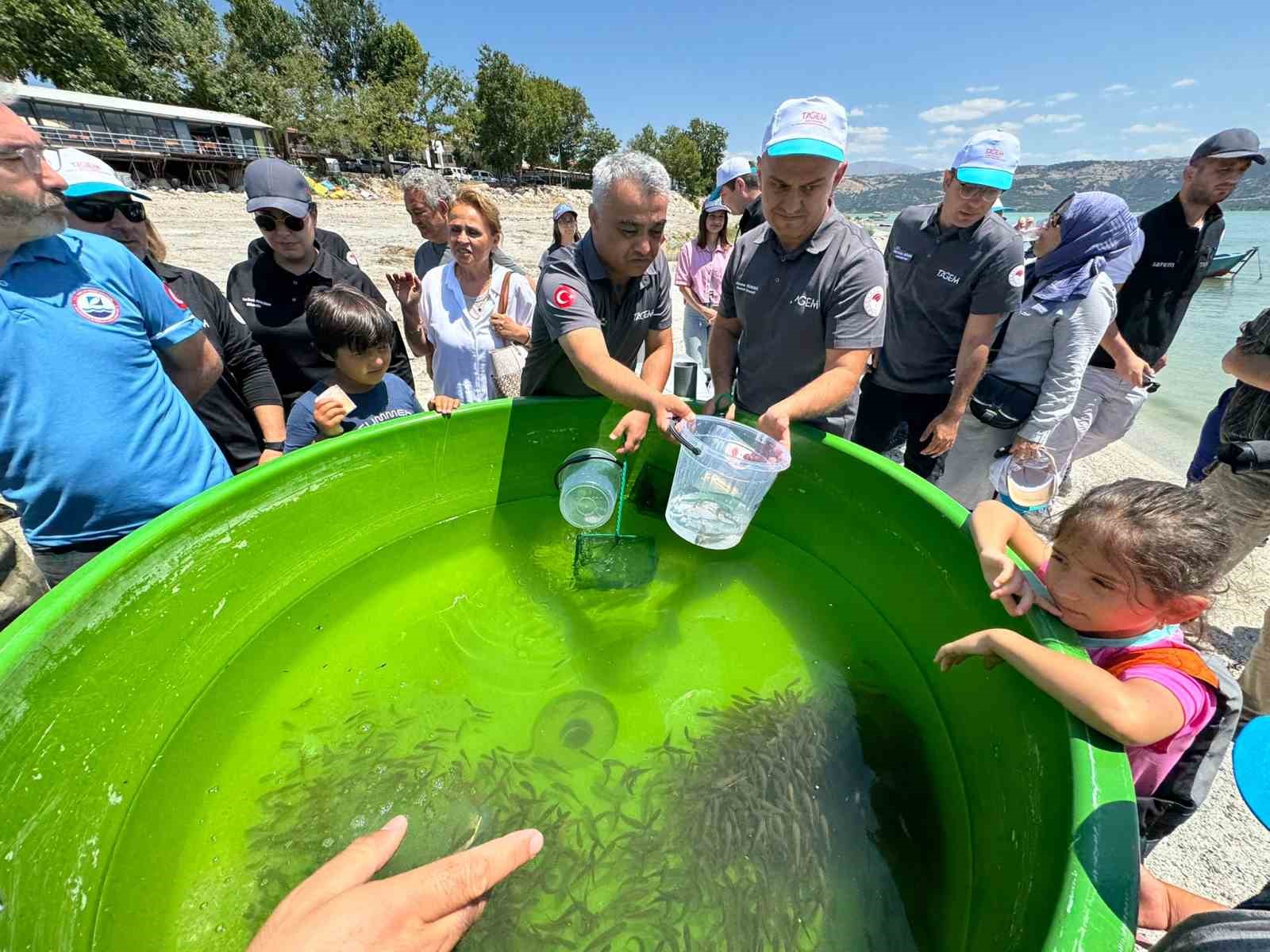 egirdir golune 100 bin pullu sazan yavrusu birakildi 4 d2c5KyqO